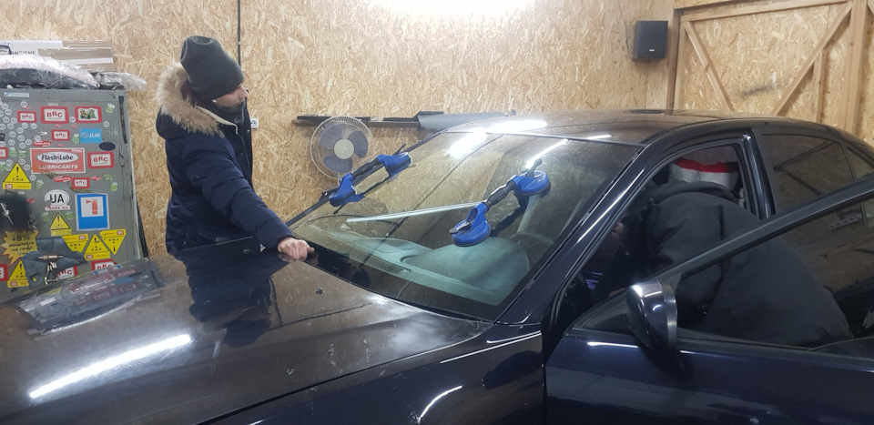 Galant 8 Заміна лобового скла 2