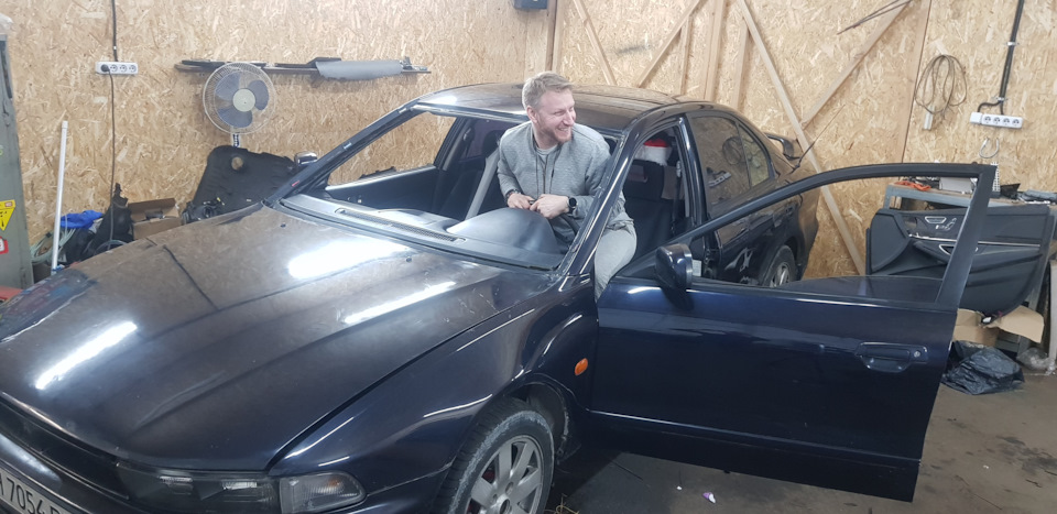 Galant 8 Заміна лобового скла 1