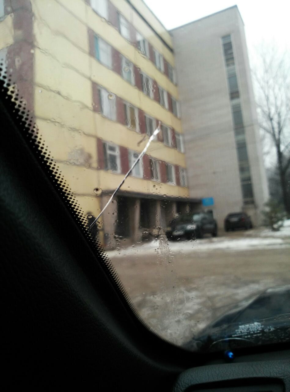 Зупинка тріщини на лобовому склі 1