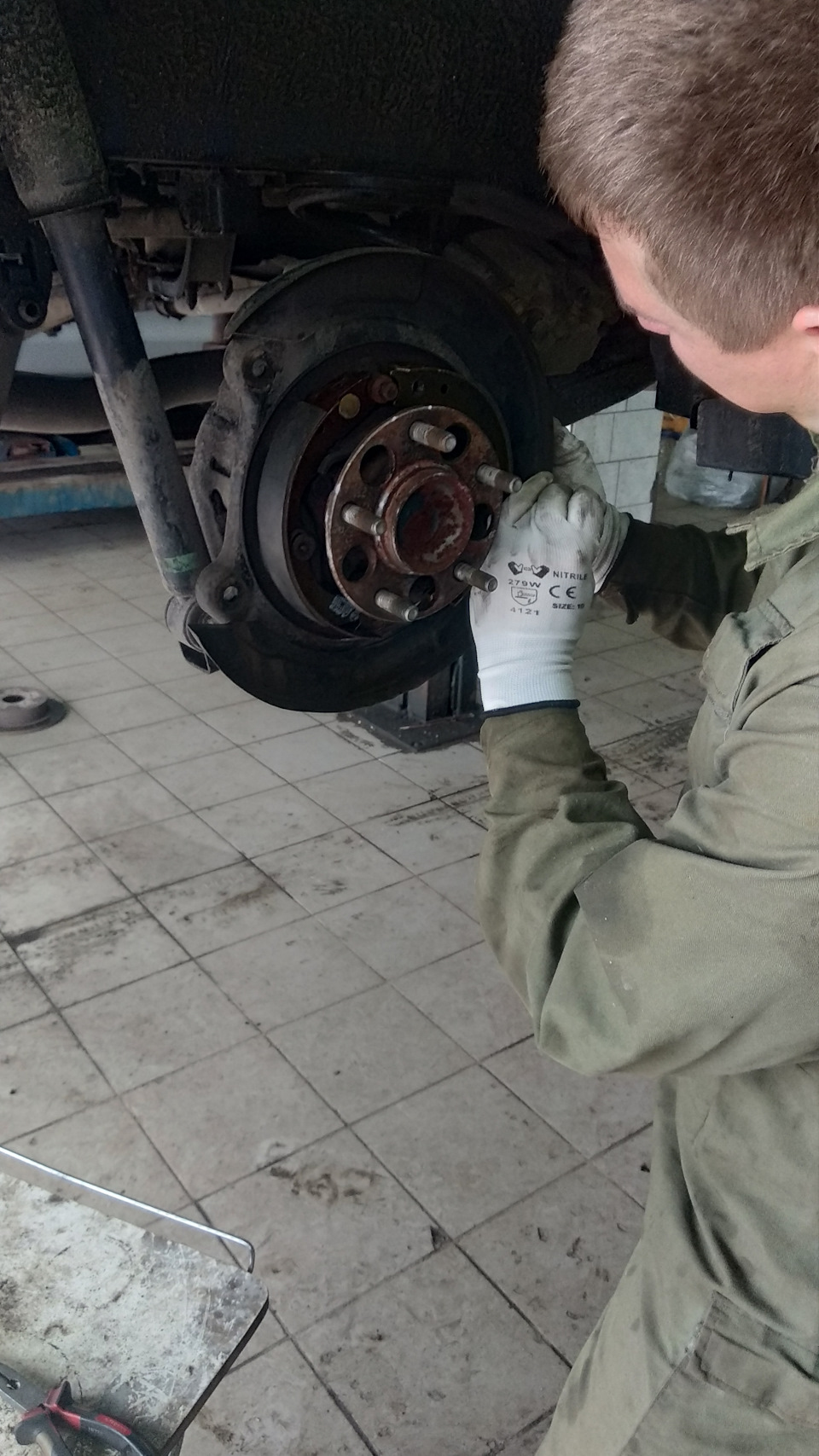 Змінюємо колодки ручника 1