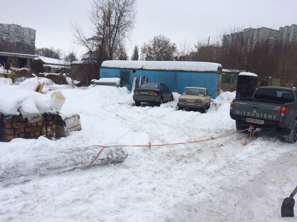 Тягнемо колоди з-під снігу 1