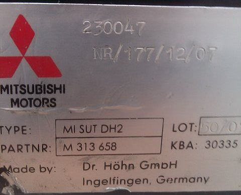 Газові упори кришки оригінального кунгу Mitsubishi L200. 4