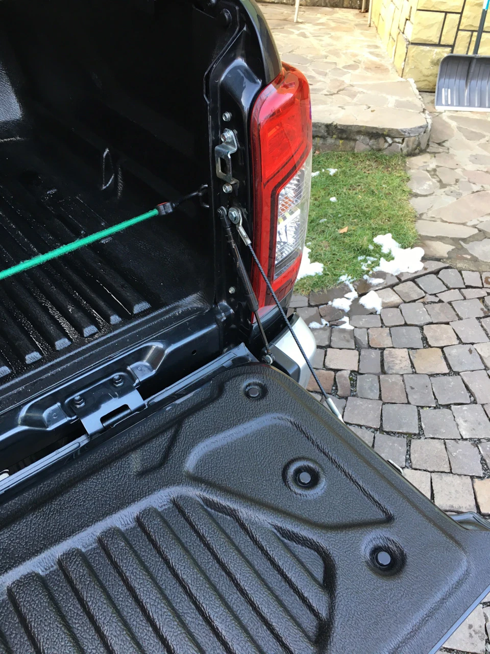 Амортизатор борту Mitsubishi L200