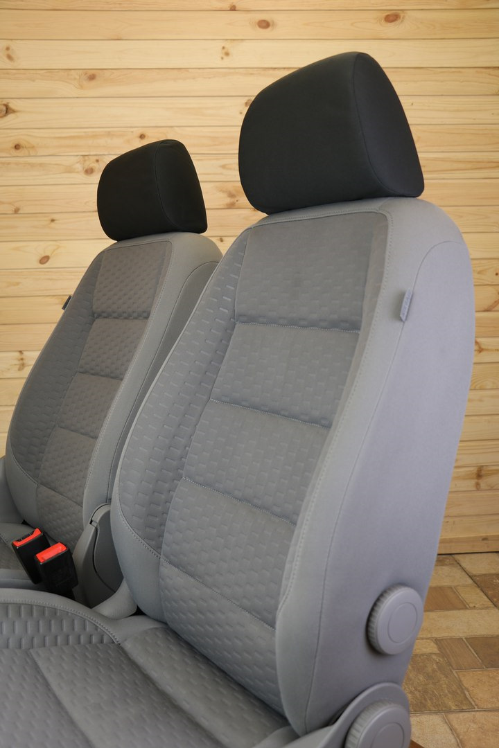 Передні сидіння Volkswagen Touran в L200 OLD 3