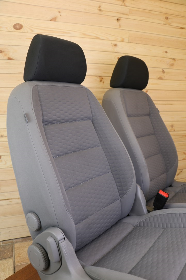 Передні сидіння Volkswagen Touran в L200 OLD 1
