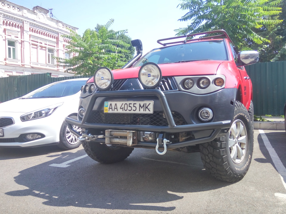 Новий передній силовик на L200 3