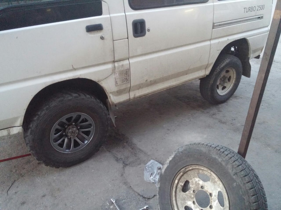 Yokohama Geolandar G001 31x10.5R15 3