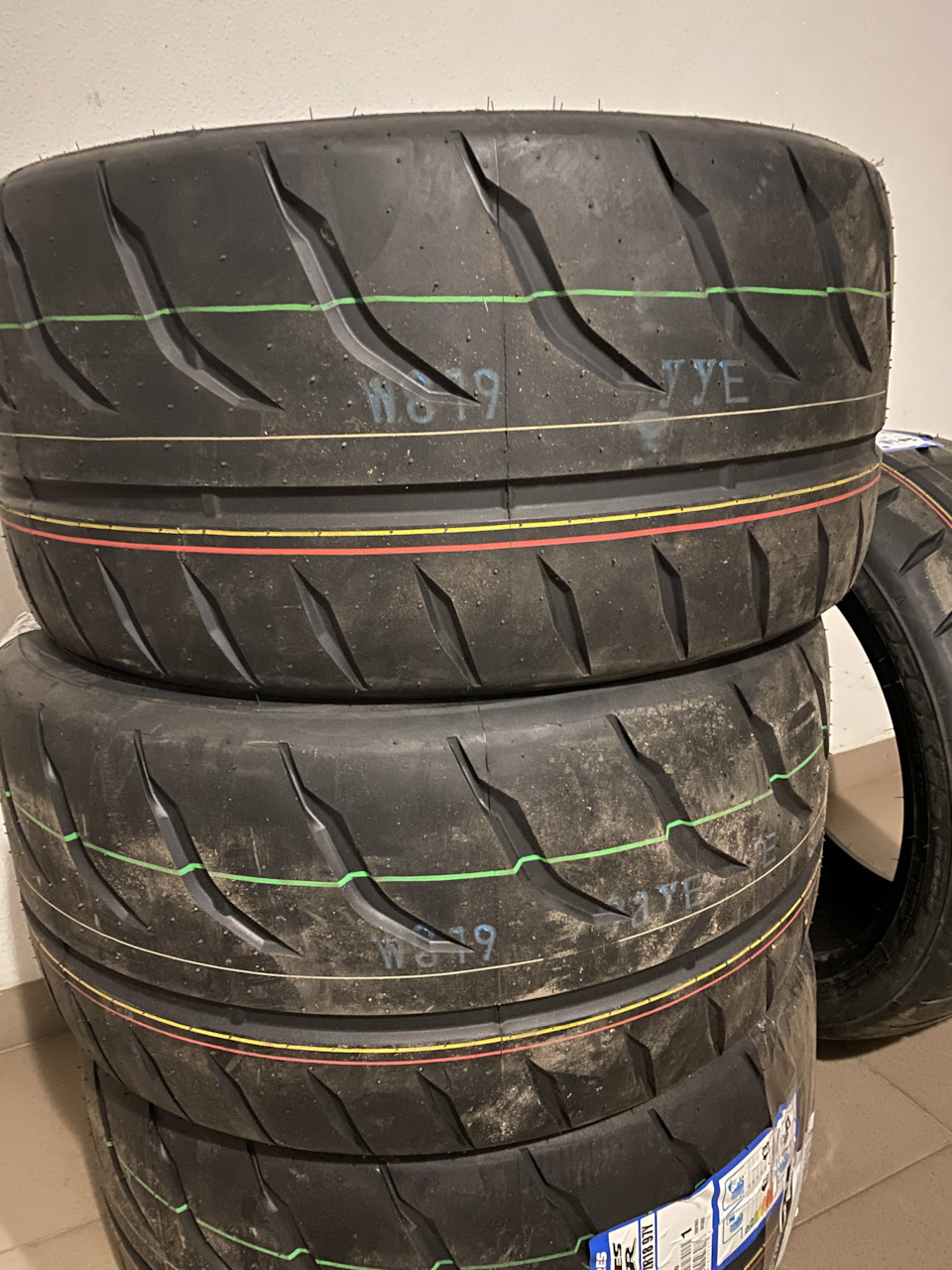 Toyo R888R 2