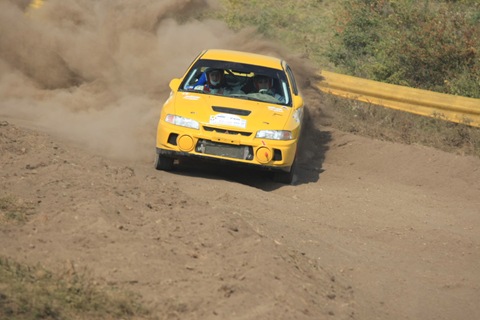 Машинка повертає 1
