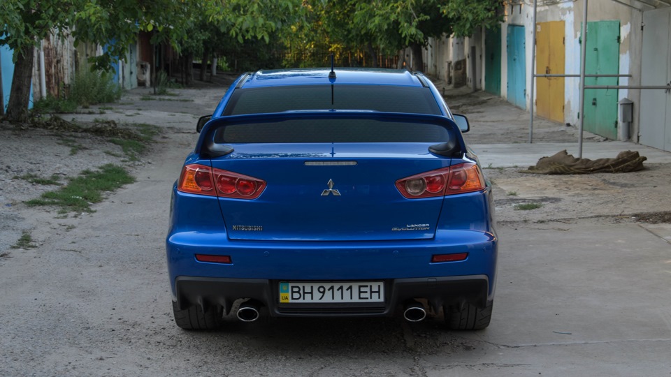 tail lights + вії 1