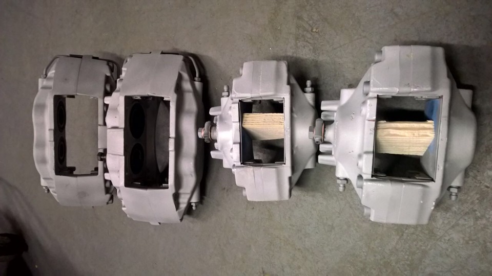 Ребілд та фарбування супортів Brembo. 2