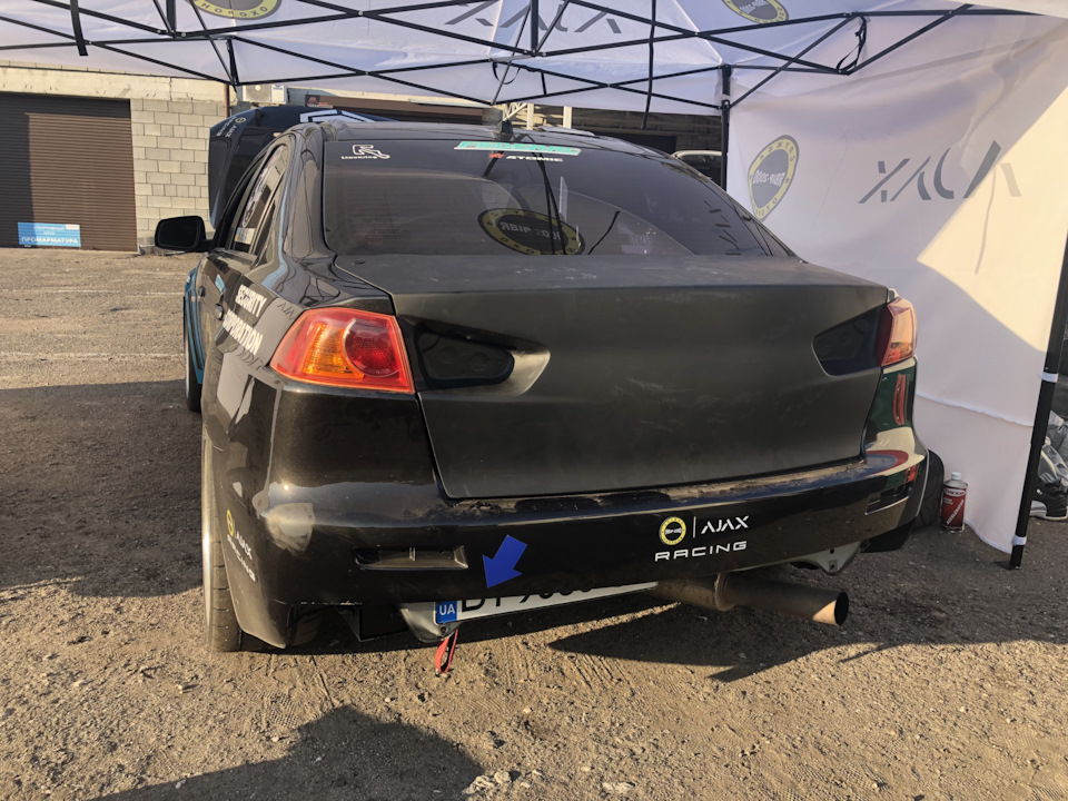 Кришка багажника з авіаційного карбону 2