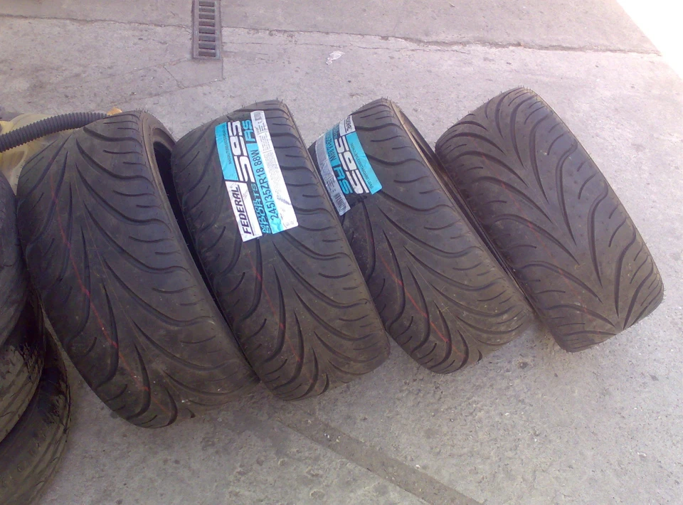 Нові покришки Federal 595 RS 245/35/R18 (напівлик рулює)