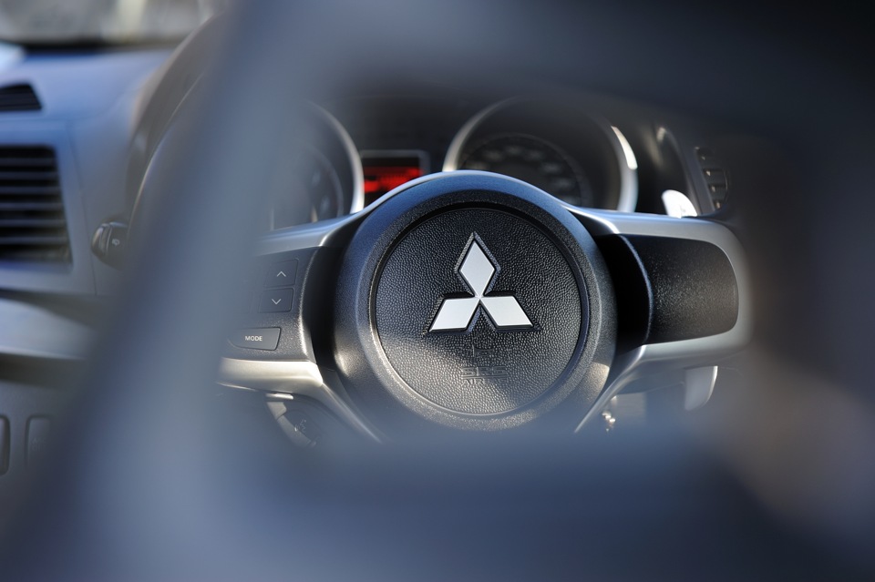 Фото салону Mitsubishi Lancer Evolution X SST 3