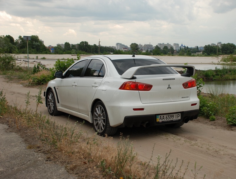 STOP glamour! Брудний EVO на околиці міста. 2