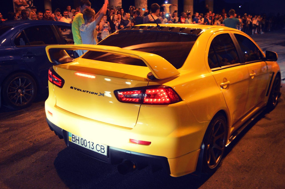 Бампер Varis 4