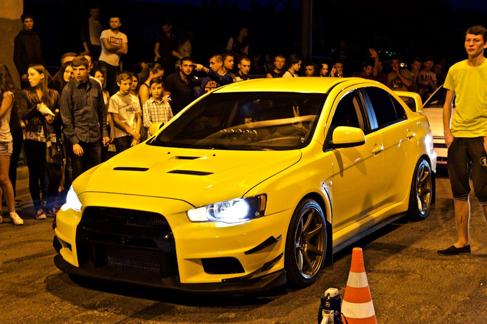 Бампер Varis 1