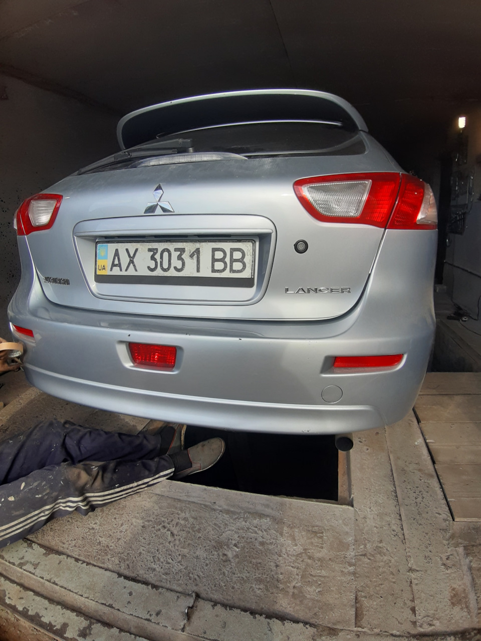 Встановлення спойлера від Ralliart, фарбування заднього бампера! 5