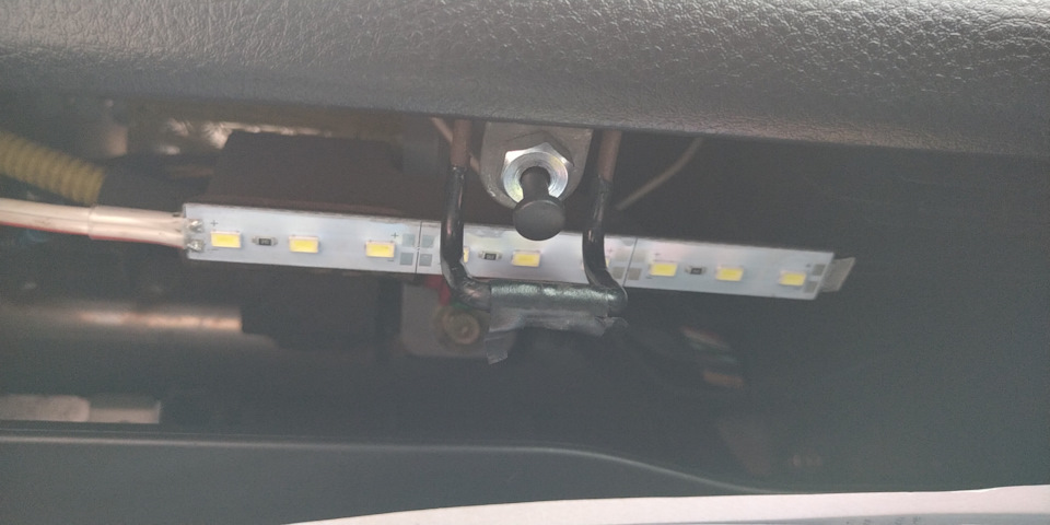 Mitsubishi Lancer IX подсветка бардачка 2