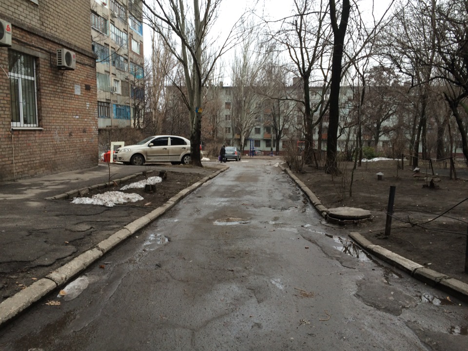 Хочу сделать парко-место во дворе 2 4