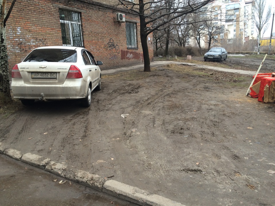 Хочу сделать парко-место во дворе 2 1