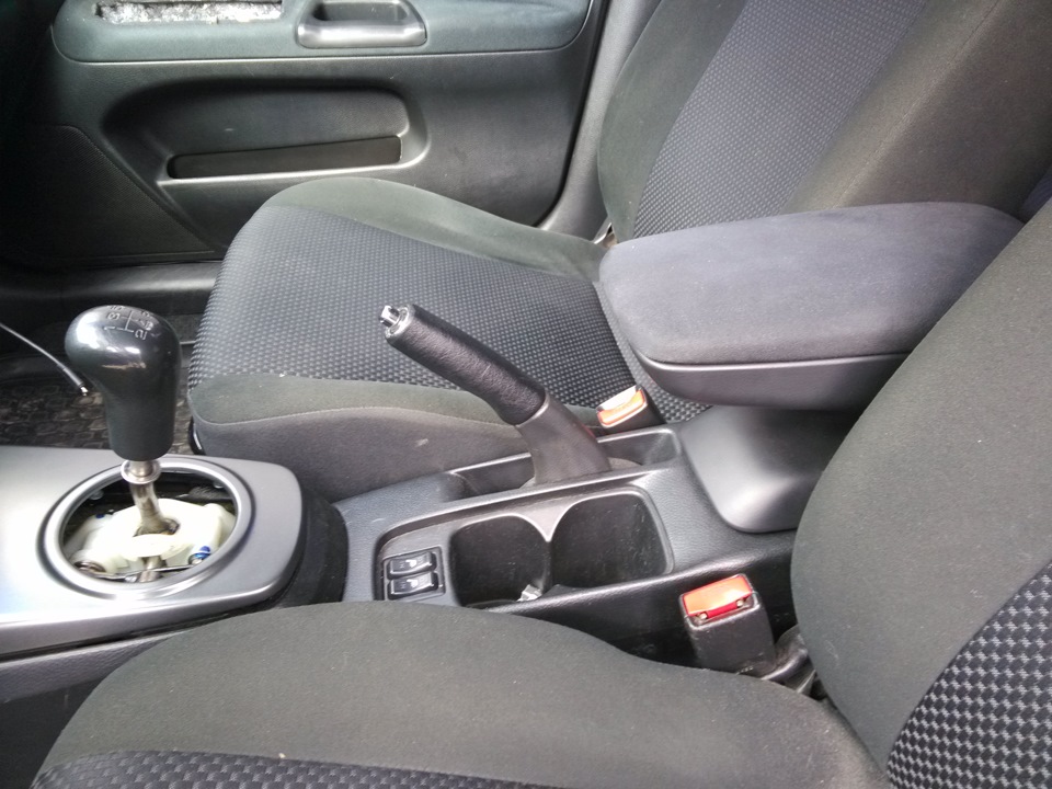 Підлокітник Lancer Cedia 5