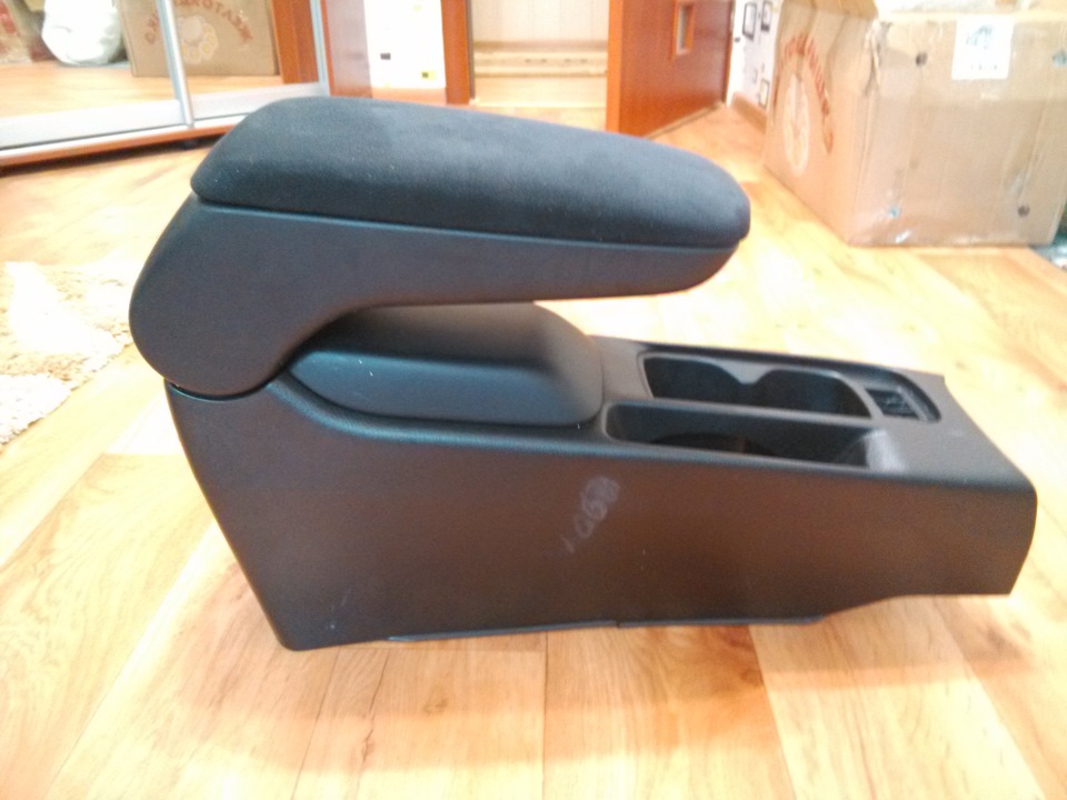Підлокітник Lancer Cedia 3