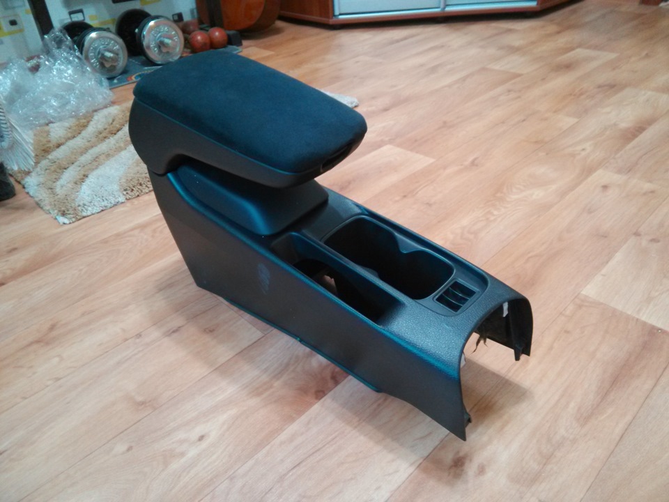 Підлокітник Lancer Cedia 4