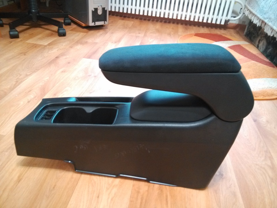 Підлокітник Lancer Cedia 1