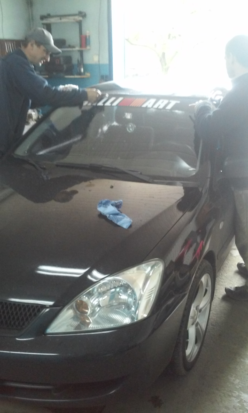 Наклейка RalliArt на лобовуху 3