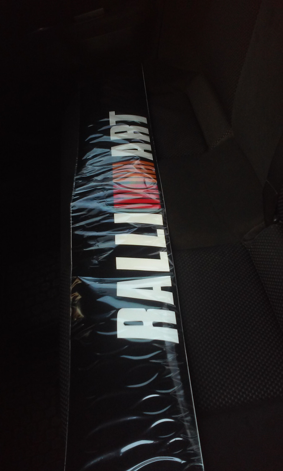 Наклейка RalliArt на лобовуху 2