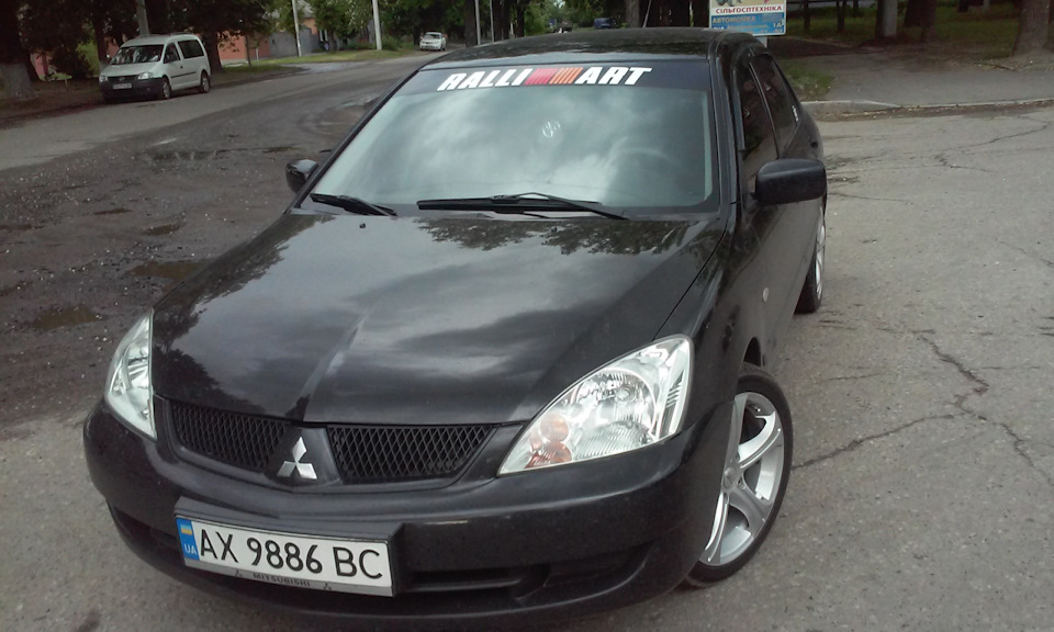 Наклейка RalliArt на лобовуху 1