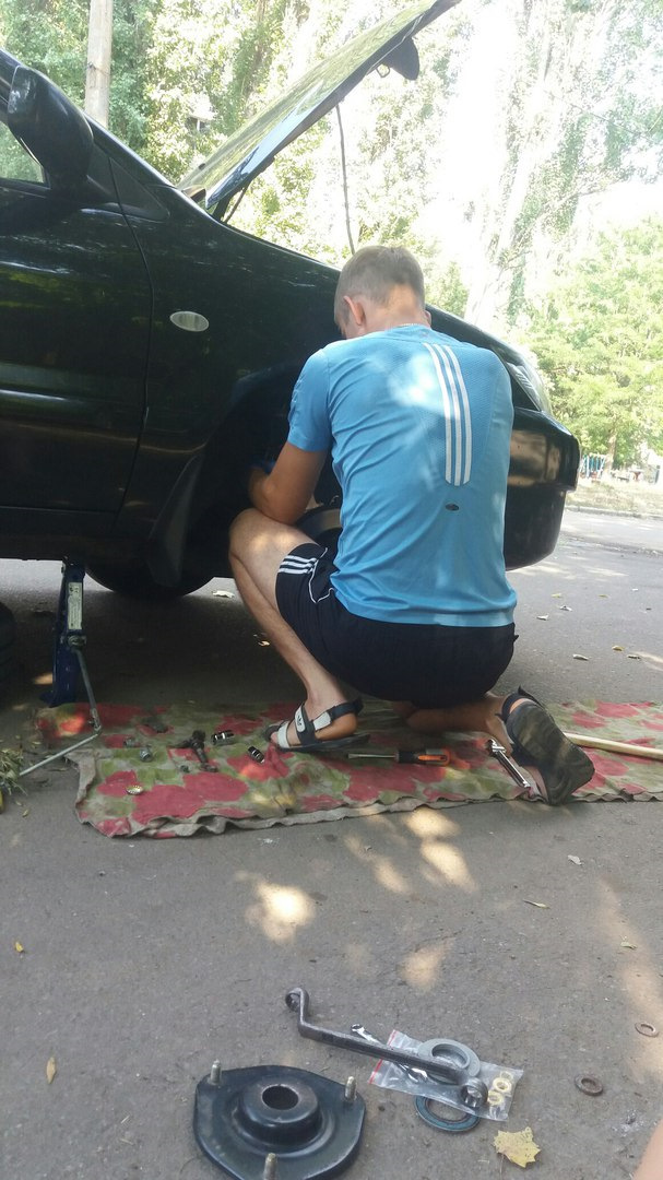 Заміна опори передньої стійки 1