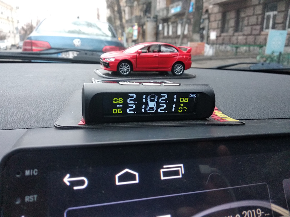 Бюджетний варіант системи контролю тиску в шинах TMPS 4