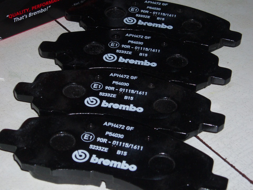 Brembo P54030. Заміна передніх гальмівних колодок. 18.11.15. 2