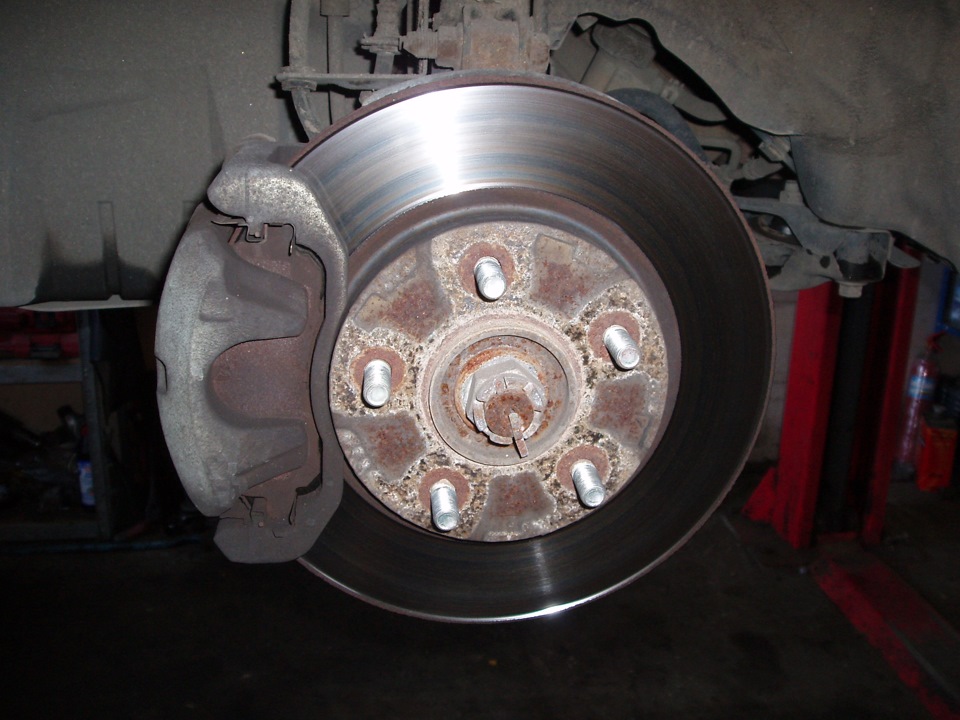 Brembo P54030. Заміна передніх гальмівних колодок. 18.11.15. 3