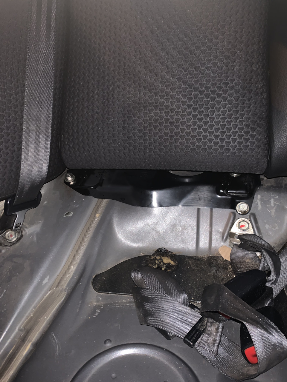 Встановлення планок isofix 2