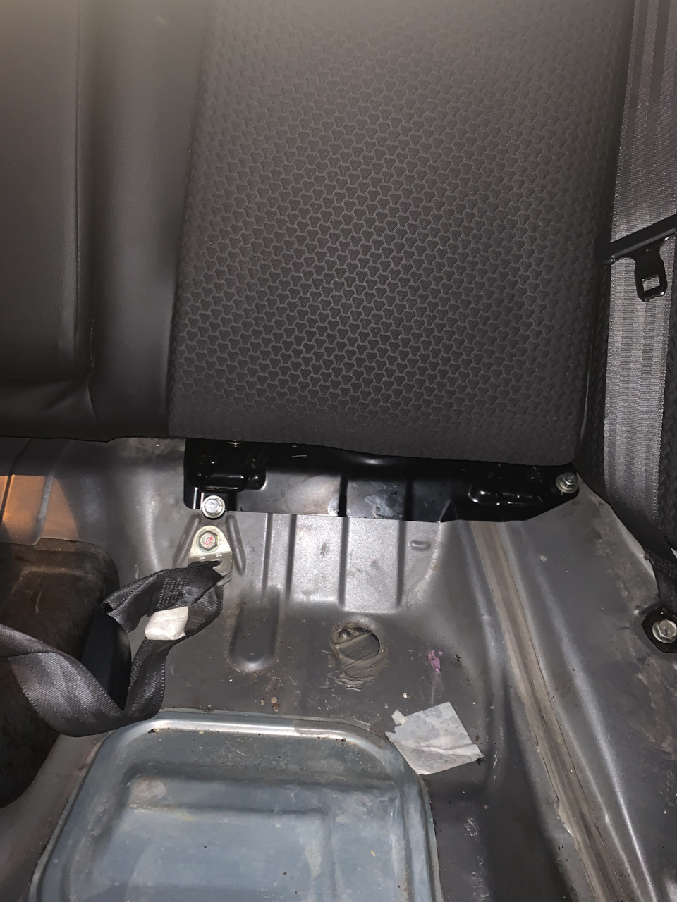 Встановлення планок isofix 3