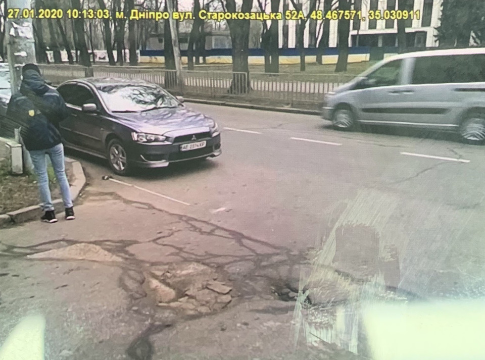 Виходжу з офісу, а машини немає. 3