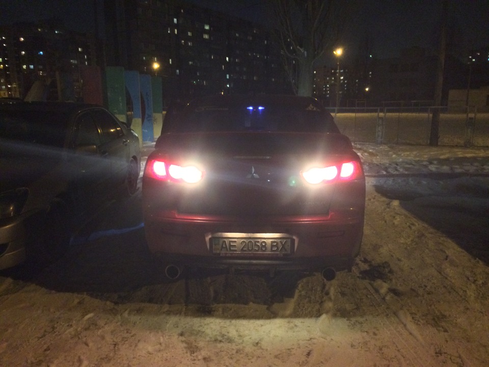 Симетричне світло заднього ходу 4