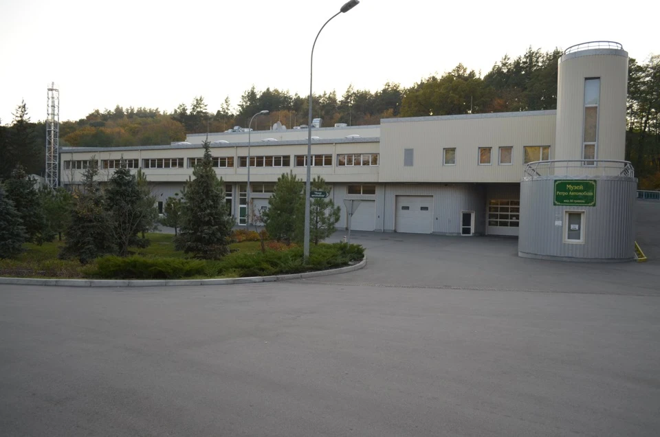 Ось і я побував у музеї ретро автомобілів Яніка
