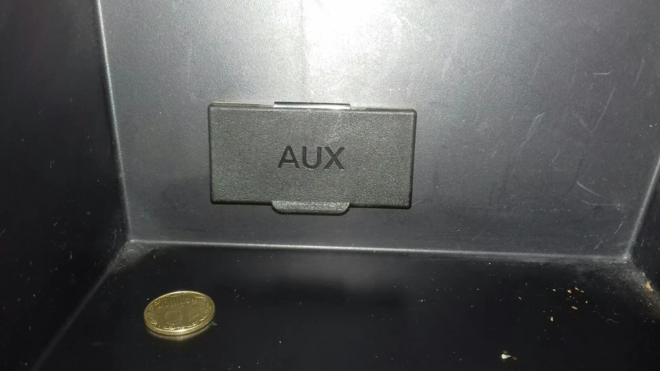 Заводський AUX?