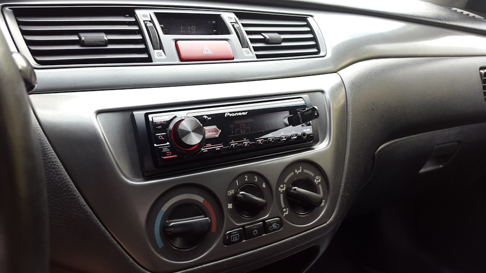 Заміна мафона на pioneer mvh-08ub 3