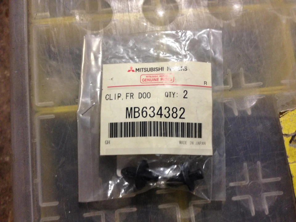 Кліпси кріплення обшивки