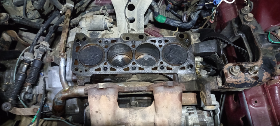 Заміна поршнів і кілець lancer IV 1