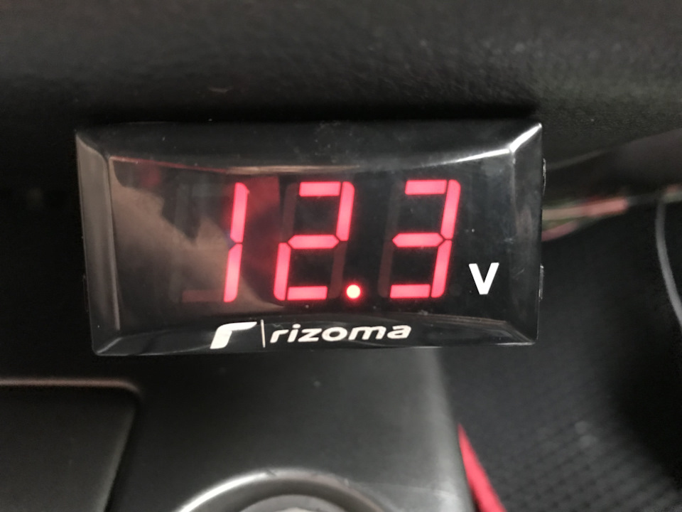 Встановлення вольтметра на Лансер 9 з мотоцикла 2
