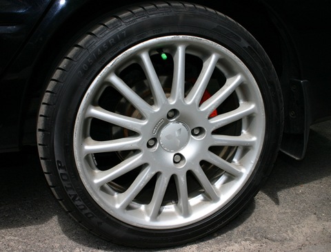 Безпека: шини Dunlop з технологією Run-on-flat 4