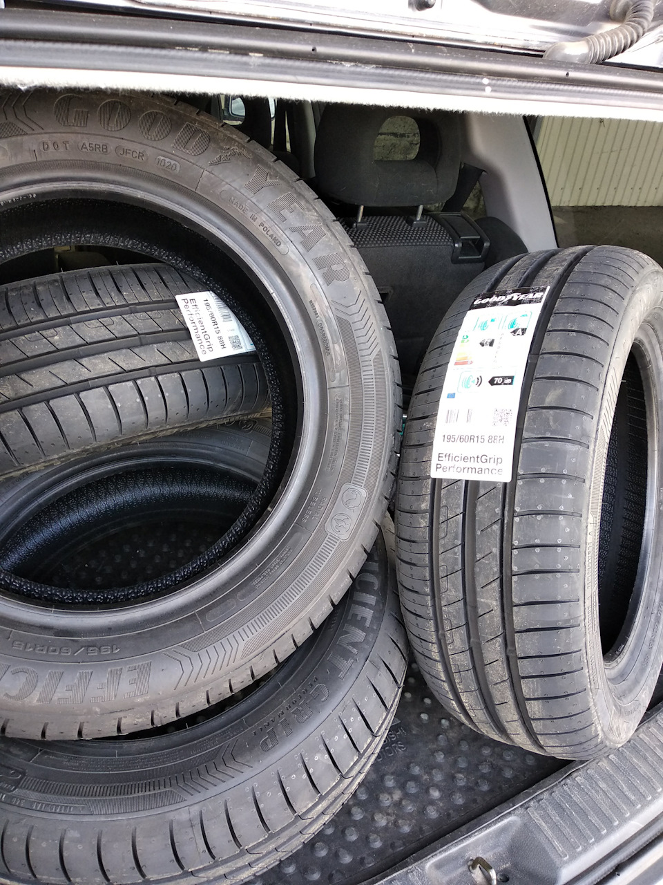 Купив шини Goodyear EfficientGrip Performance 195/60 R15 88H 3