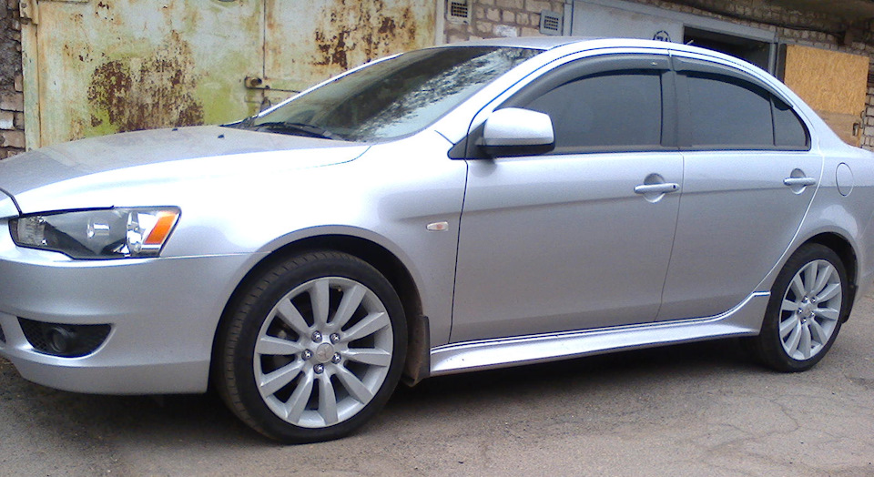 Знову босолапки R18 від фірми Ralliart. 1