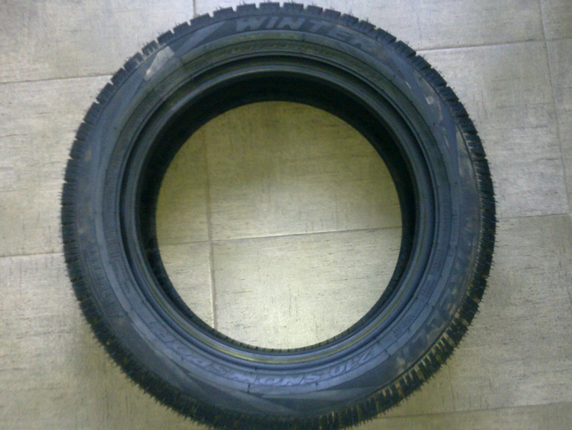 Нова гума Pirelli Winter 210 Snow Sport 1